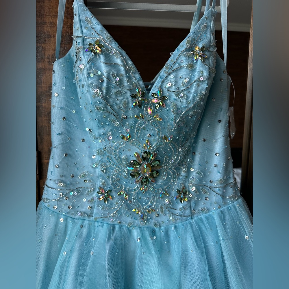 🌺Beautiful Dave & Johnny Light Blue Satin Dress